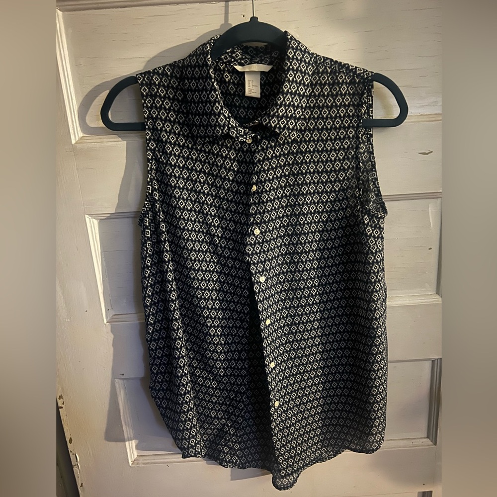 ☀️H&M Sleeveless Butt down collared blouse